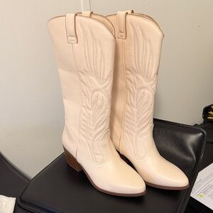 Pink Lily cream western Boots
